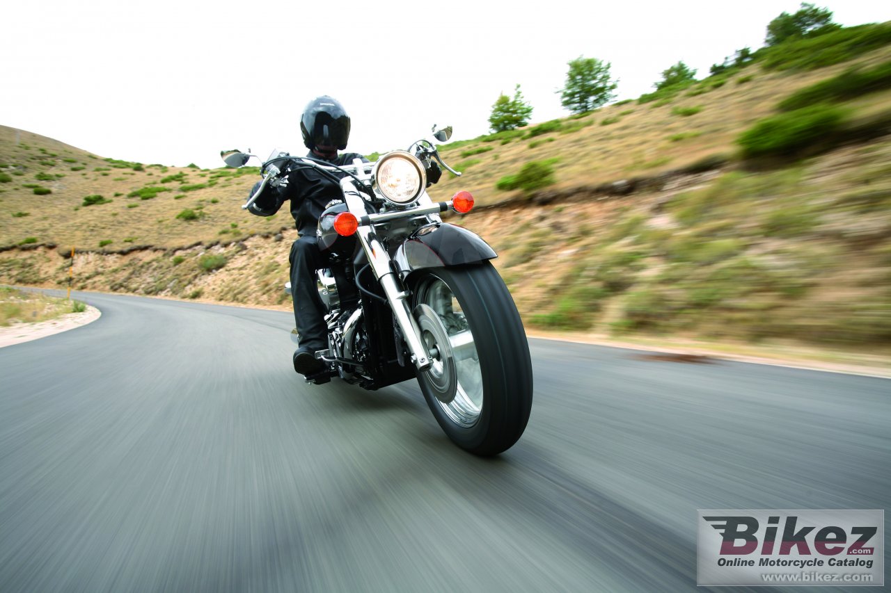 Big Honda vt750c shadow picture and wallpaper from Bikez.com